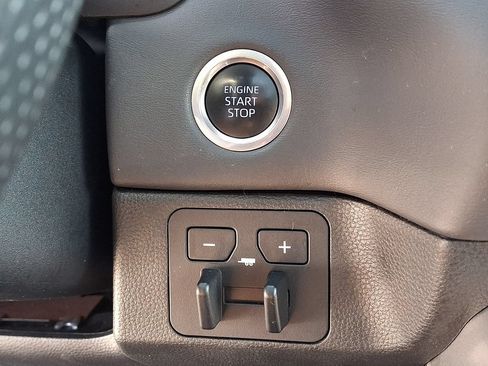 Used 2023 Toyota Tundra Platinum AWD/4WD image 27