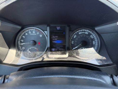 Used 2019 Toyota Tacoma TRD Off-Road w/ Technology Package AWD/4WD image 11