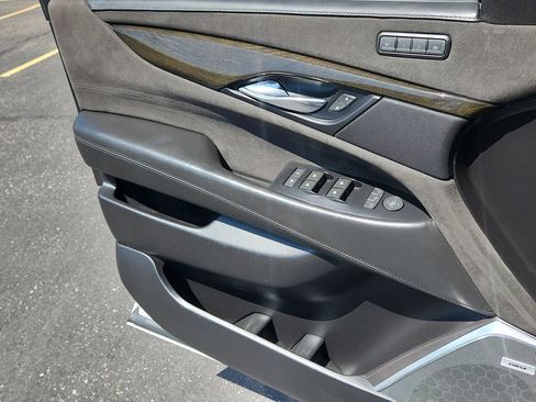 Used 2019 Cadillac Escalade ESV Platinum image 6