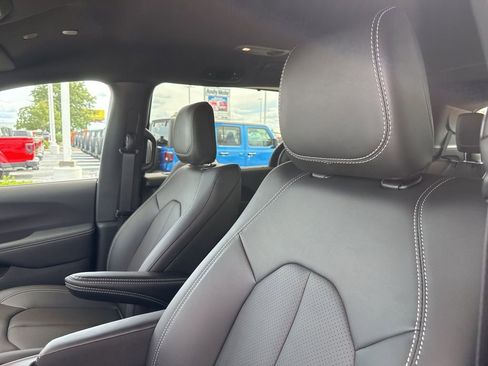 New 2026 Chrysler Voyager LX FWD image 11