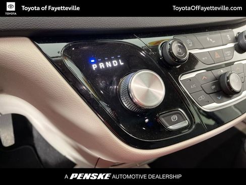 Used 2018 Chrysler Pacifica Touring Plus image 34