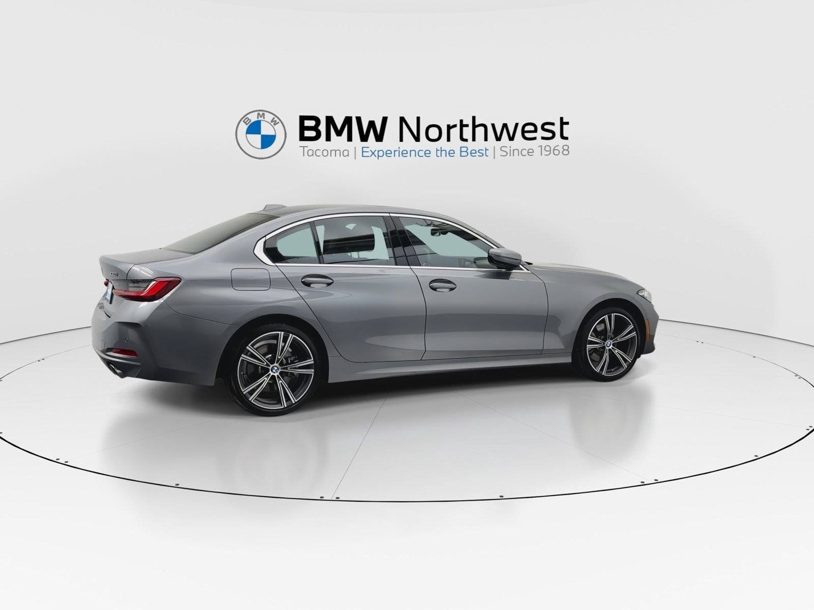 Used 2024 BMW 330i xDrive Sedan w/ Convenience Package AWD/4WD image 4