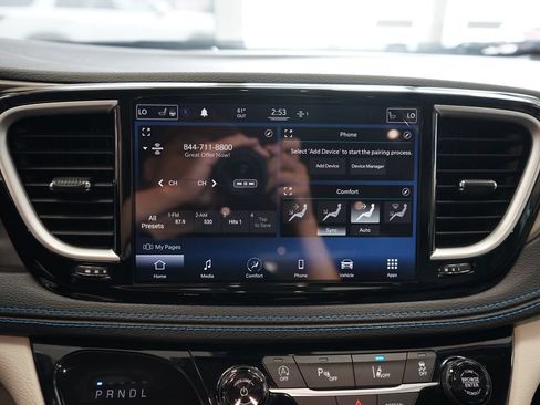 Used 2021 Chrysler Pacifica Touring-L w/ Uconnect Theater Family Group AWD/4WD image 36