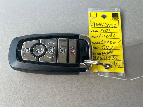 Used 2021 Lincoln Corsair AWD w/ Premium Package image 34