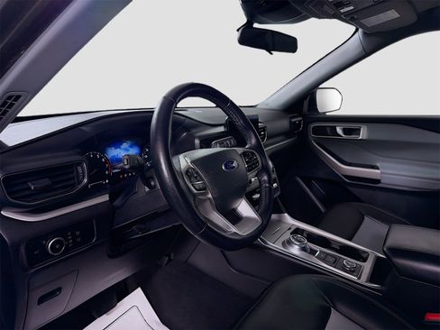 Used 2023 Ford Explorer XLT w/ Equipment Group 202A image 10