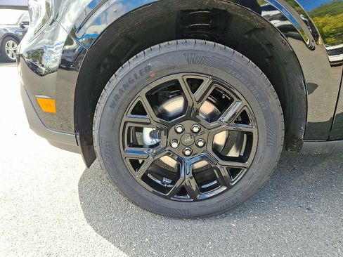 New 2025 Ford Maverick Lariat w/ Black Appearance Package image 18