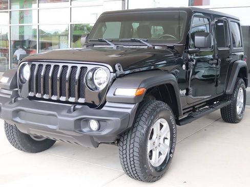 Used 2021 Jeep Wrangler Unlimited Sport AWD/4WD image 3