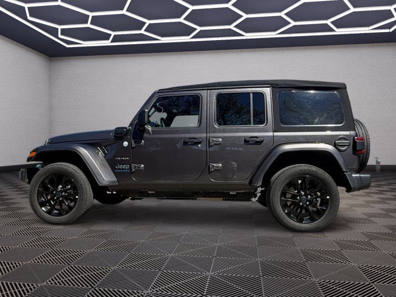 Used 2024 Jeep Wrangler Unlimited Sahara AWD/4WD image 17