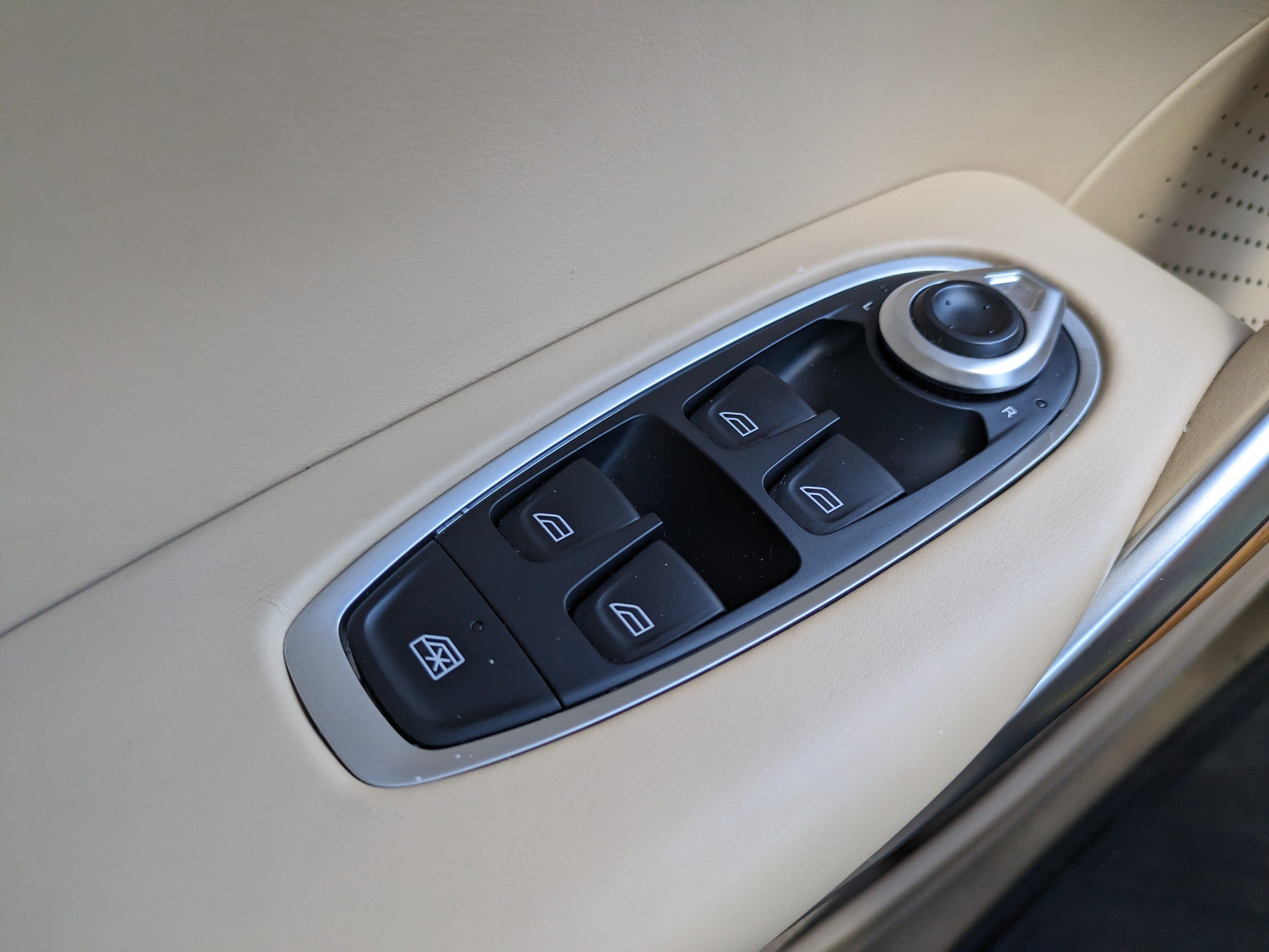 Used 2024 Aston Martin DBX AWD/4WD image 24