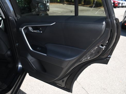 Used 2022 Toyota RAV4 XLE FWD image 19