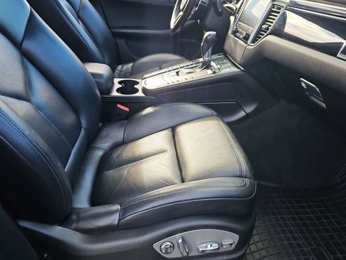 Used 2018 Porsche Macan AWD/4WD image 22