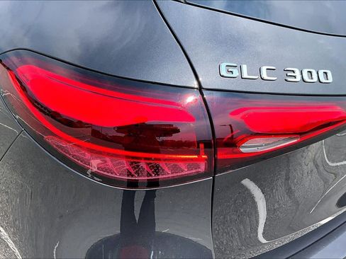 Used 2025 Mercedes-Benz GLC 300 4MATIC image 29