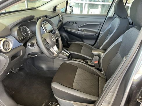 Used 2025 Nissan Versa SV image 9