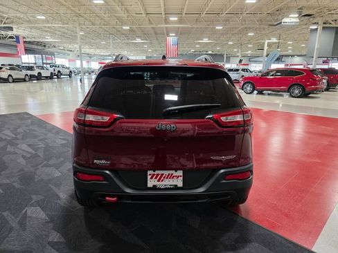 Used 2017 Jeep Cherokee Trailhawk image 4