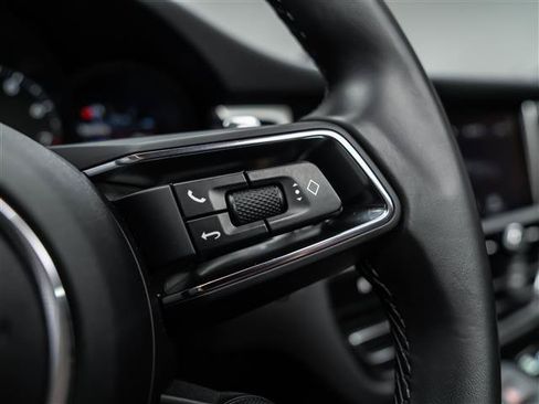 Used 2024 Porsche Macan AWD/4WD image 19