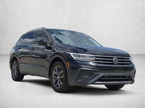 Used 2022 Volkswagen Tiguan SE AWD/4WD image 3