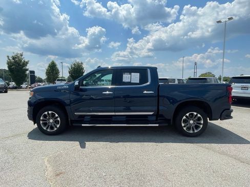 Used 2022 Chevrolet Silverado 1500 High Country w/ High Country Premium Package AWD/4WD image 4