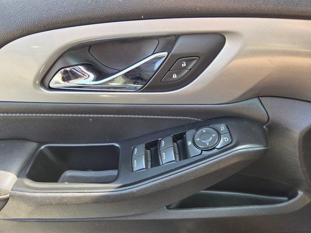 Used 2023 Chevrolet Traverse LT FWD image 29