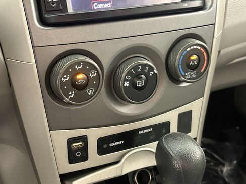 Used 2013 Toyota Corolla LE FWD image 18