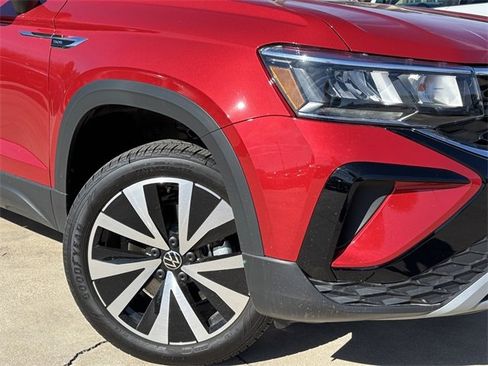 New 2024 Volkswagen Taos SE image 3