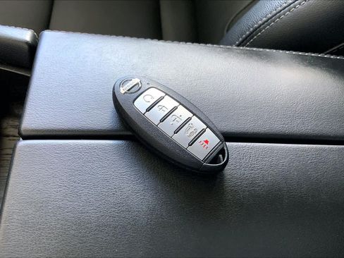 Used 2021 Nissan Rogue SL FWD image 15