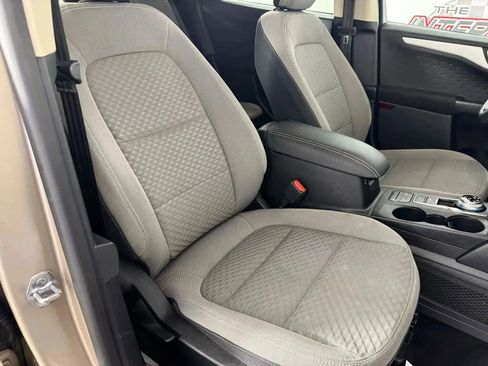 Used 2020 Ford Escape SE image 34