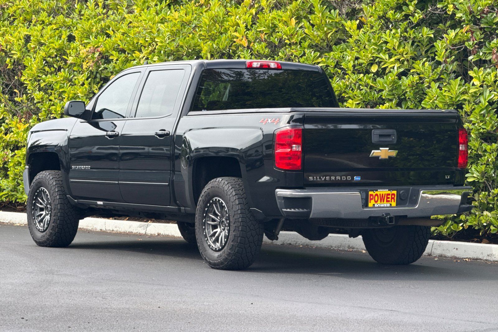 Used 2018 Chevrolet Silverado 1500 LT w/ LT Eassist Package AWD/4WD image 6