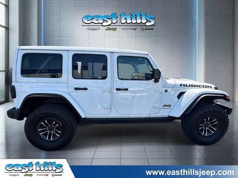 Used 2024 Jeep Wrangler Unlimited Rubicon AWD/4WD image 2