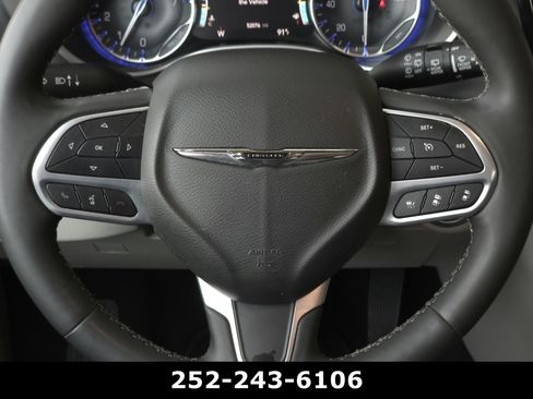 Used 2024 Chrysler Pacifica Touring-L FWD image 25