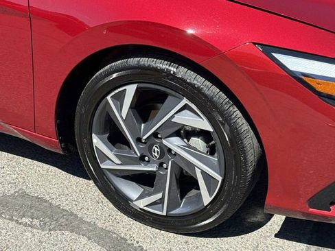 Used 2025 Hyundai Elantra SEL FWD image 8