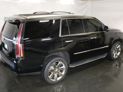 Used 2019 Cadillac Escalade Luxury AWD/4WD image 5