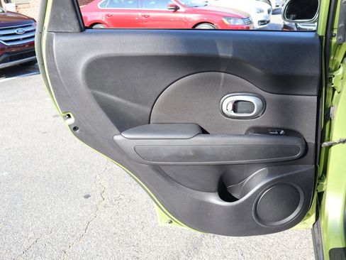 Used 2017 Kia Soul + FWD image 11