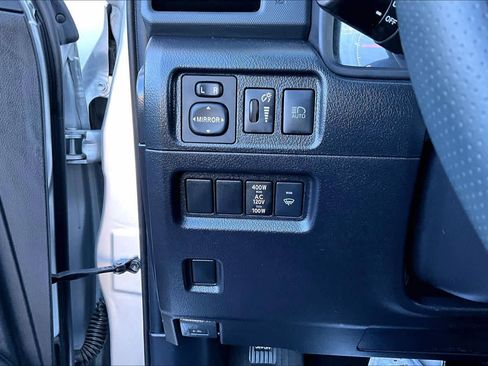 Used 2022 Toyota 4Runner TRD Off-Road image 32