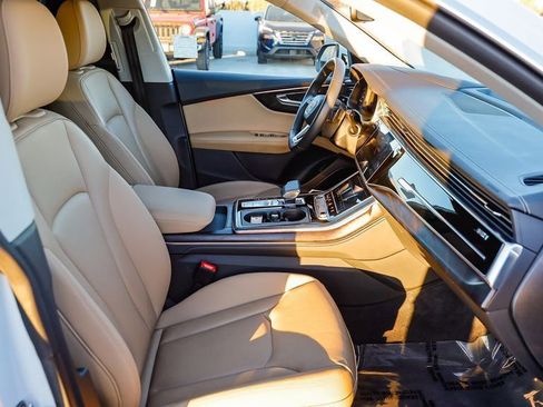 Used 2023 Audi Q8 Prestige w/ Prestige Package image 18