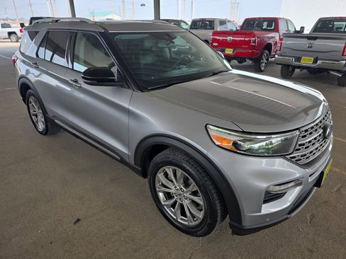 Used 2021 Ford Explorer Limited w/ Equipment Group 301A image 3