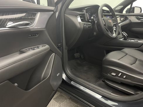 Used 2023 Cadillac XT6 Premium Luxury w/ Technology Package AWD/4WD image 18