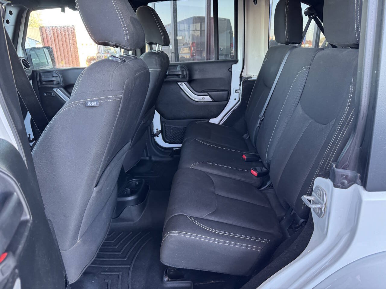Used 2017 Jeep Wrangler Unlimited Sahara AWD/4WD image 9