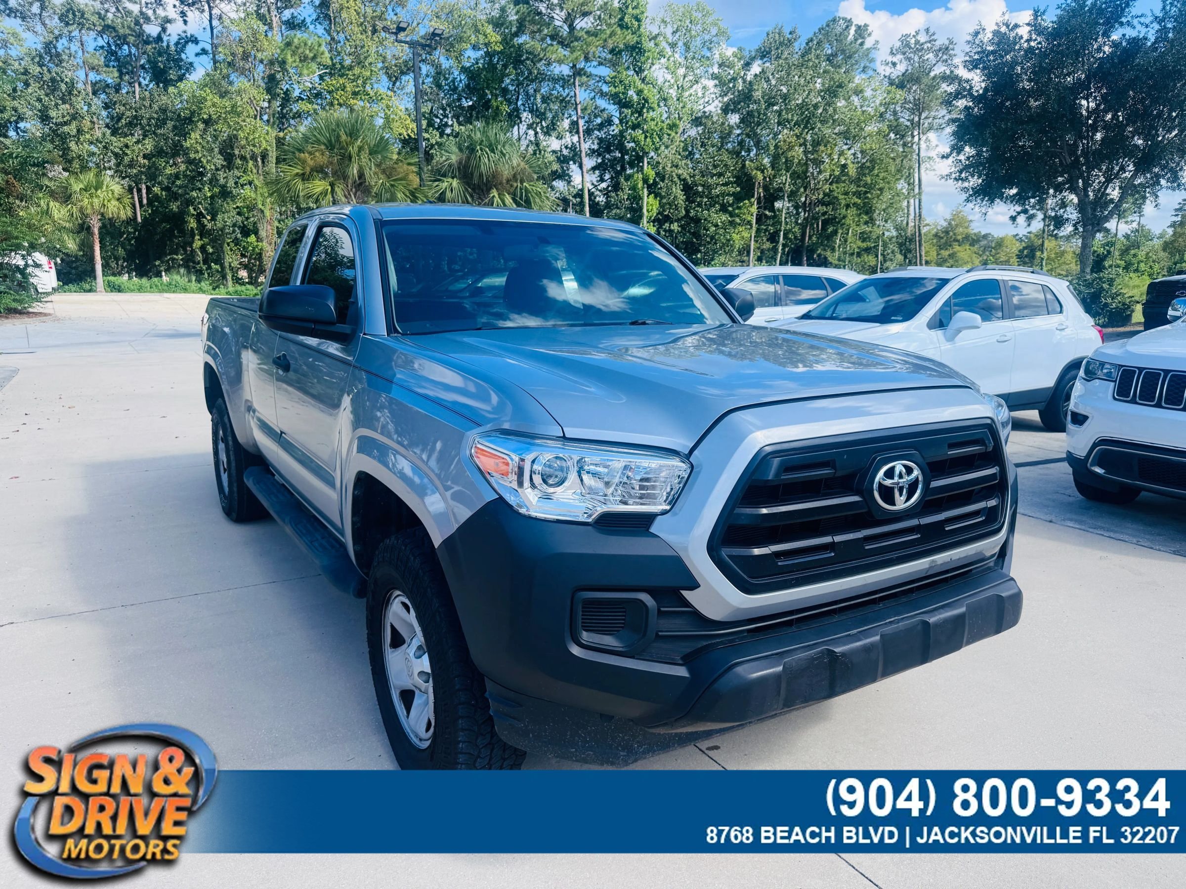 Used 2016 Toyota Tacoma SR w/ Exterior Package RWD image 2