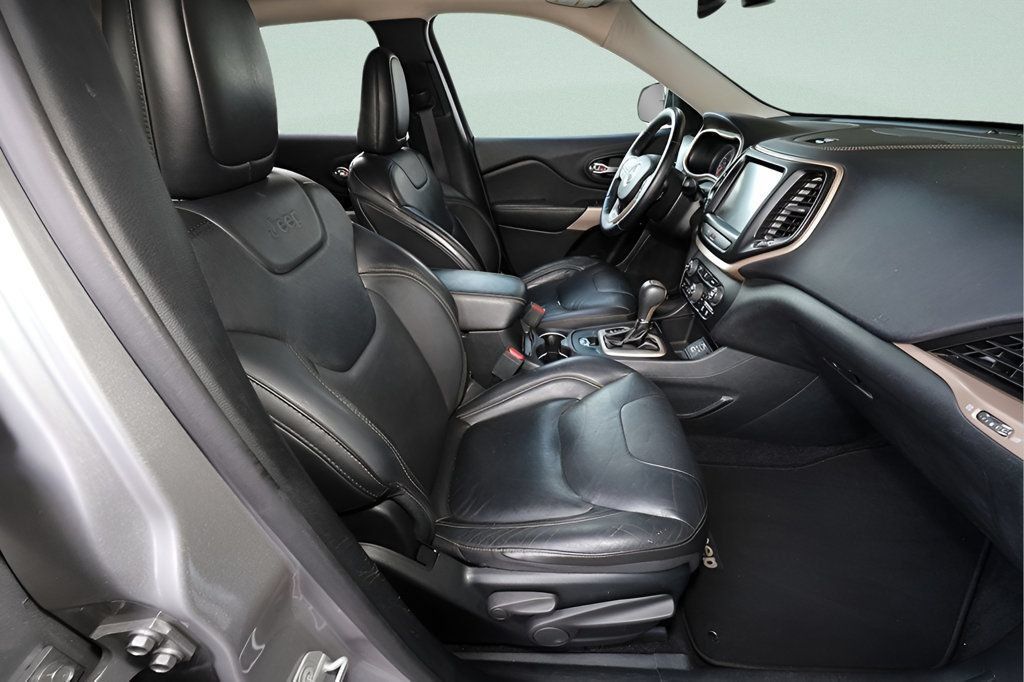 Used 2018 Jeep Cherokee Limited FWD image 12