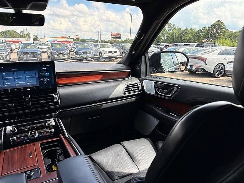 Used 2022 Lincoln Navigator Reserve AWD/4WD image 41