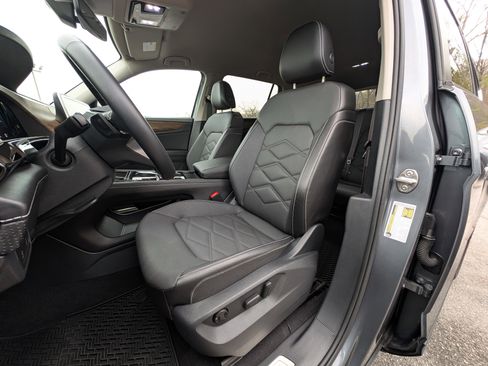 Used 2024 Volkswagen Atlas SE w/ Black Wheel Package image 17