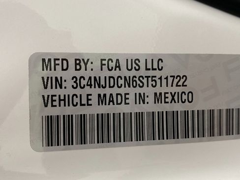 Used 2025 Jeep Compass Limited image 31