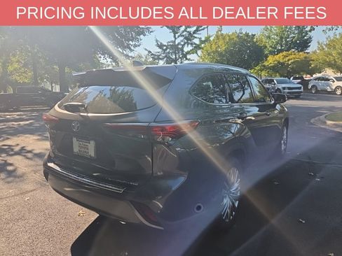 Used 2023 Toyota Highlander Platinum AWD/4WD image 23