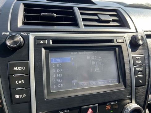 Used 2014 Toyota Camry SE w/ Moonroof Package image 18