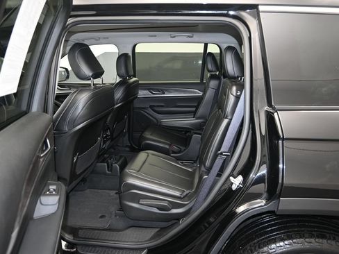 Used 2023 Jeep Grand Cherokee L Limited AWD/4WD image 18