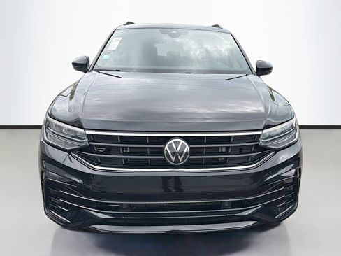 Used 2024 Volkswagen Tiguan SE R-Line FWD image 9