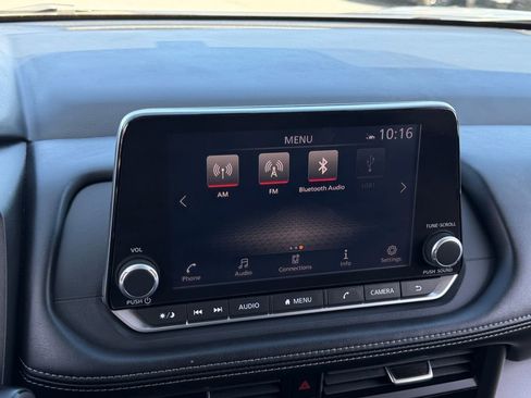 Used 2024 Nissan Rogue SV image 22