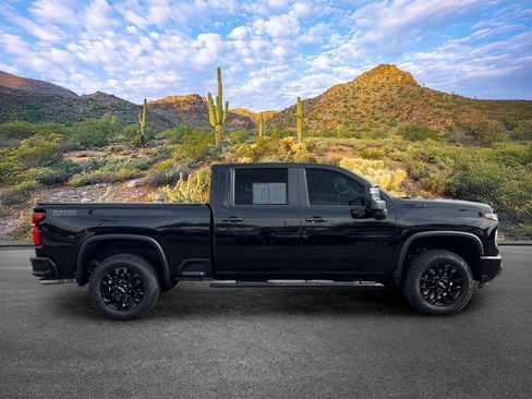Used 2025 Chevrolet Silverado 2500 LT w/ Trail Boss Package AWD/4WD image 3