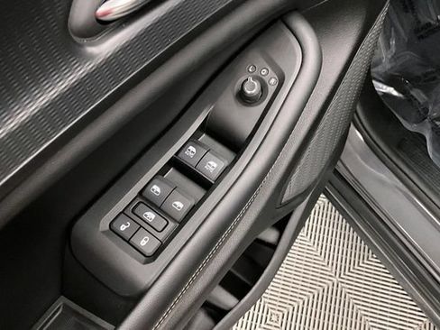 Used 2024 Jeep Grand Cherokee Altitude AWD/4WD image 39