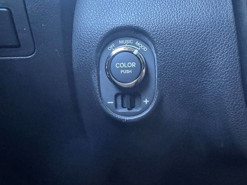 Used 2011 Kia Soul + w/ Audio Pkg image 34